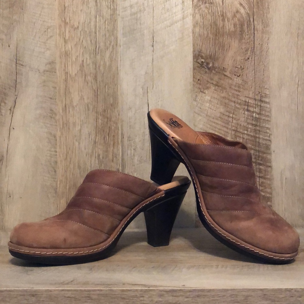 Women’s Sofft leather clog style bootie